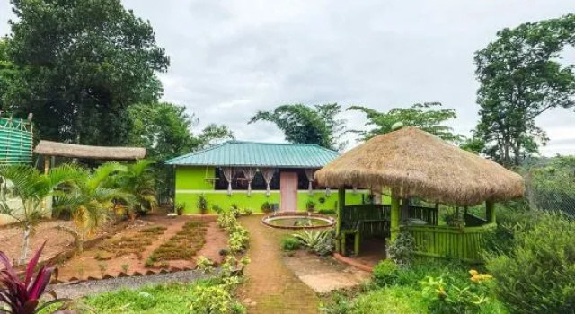 Whispering Woods ( office), Забронировать Отель Отели штата Кералы с парковкой, Парковка