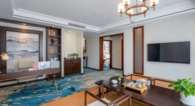 Люкс Deluxe LongFor Holiday Hotel Yantai