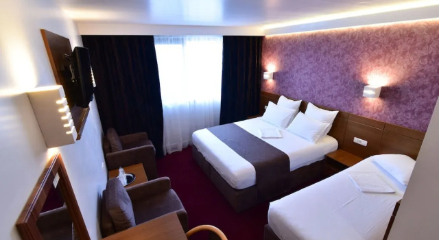 Трёхместный номер Comfort с балконом Hotel Forum