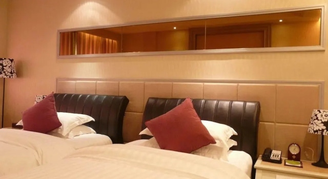 Номер Deluxe Golden City Hotel