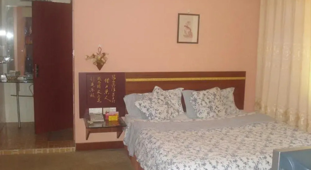 Dongying Shang 's Bauhinia Business Hotel