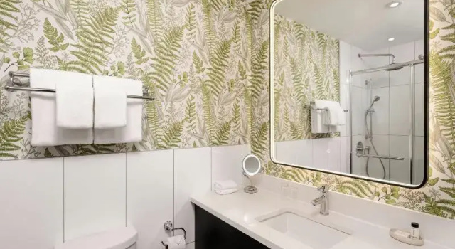 Четырёхместный номер Standard с балконом и с видом на горы Mont Gabriel, Sainte-Adèle, a Tribute Portfolio Resort