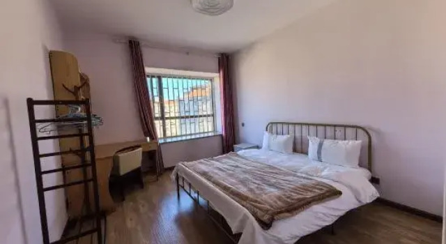 Люкс с 3 комнатами Yunnan Style Homestay