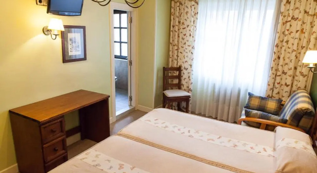 Трёхместный номер Standard Hotel Restaurante De Torres