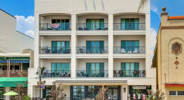 Апартаменты Downtown Bay St Louis Condo - Walk to Beach!