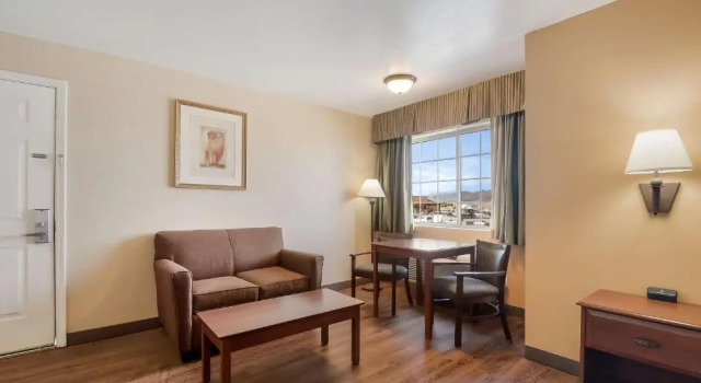 Люкс SureStay Hotel by Best Western Fernley