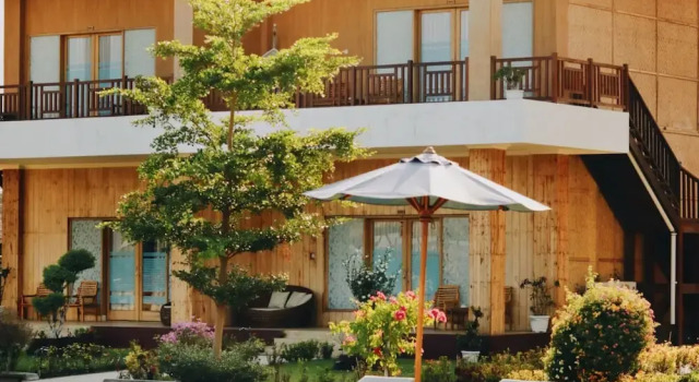 Suite Bayview Beach Resort East Lombok