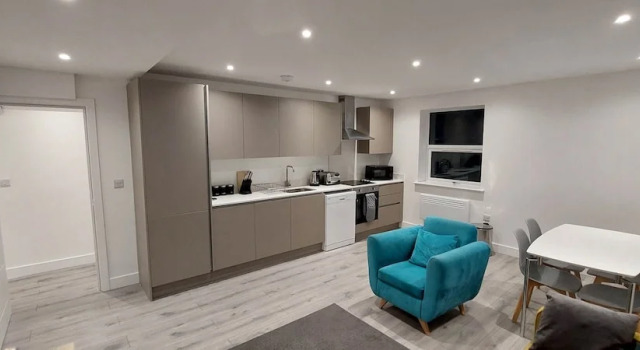 Modern 2 Bedroom Apartments Town Centre Camberley, Забронировать Апартаменты/квартира Отели High Weald с парковкой, Парковка