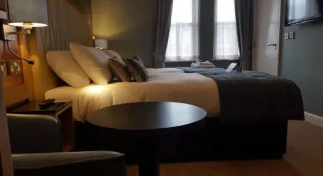 The Bull & Stirrup Hotel