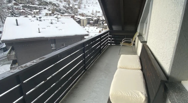 Standard Neljän hengen huone parvekkeella Hotel Adonis
