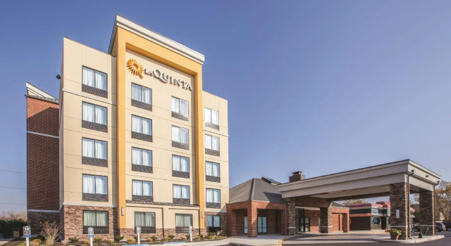 Кровать в общем номере La Quinta by Wyndham Philadelphia Airport