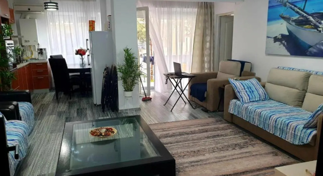 Apartament Mamaia Nord la 30 de m de plaja cu terasa., Prenota Appartamento Navodari Mamaia-Sat