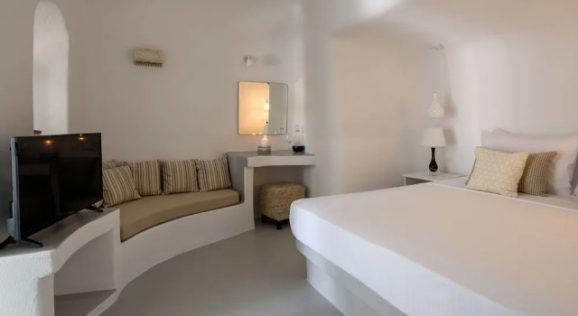 White Dream Suites, Забронировать Отель Отели Тиры с бассейном, Бассейн