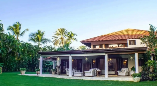 4BR Villa Las Piñas CasadeCampo by ASVR, Book Villa Sommerhuse i La Romana Beaches, Hytte