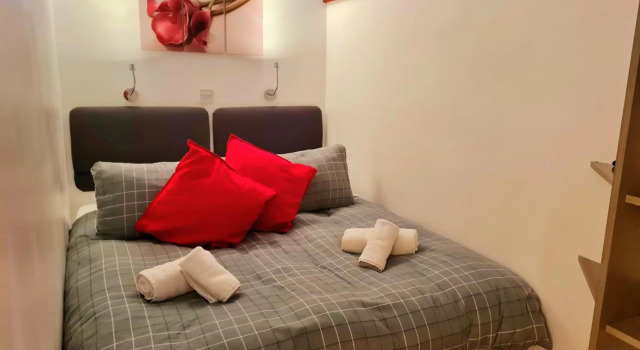 1 Bedroom Newton Apartment Wigan, A Walk to Albert Infirmary, Free Private Parking, Free WiFi, Varaa Huoneisto Asunnot kohteessa Merseyside, Huoneisto