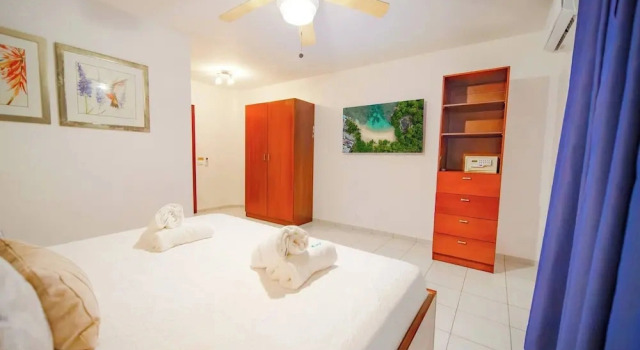 Cozy 7BR Villa BIG Pool Close to Beach!