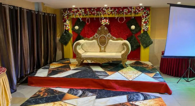 Hotel Sukhdham, Забронировать Отель Отели Аллахабад 3 звезды, 3*