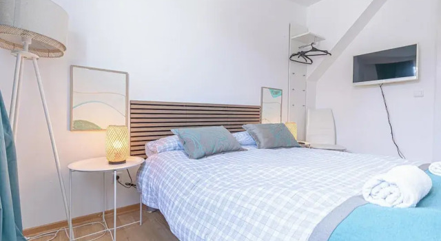 Stylish Private Rooms in 3BR Apartment with Balcony, City Center, Rezerwuj Apartament Hotele w Wiedeń z parkingiem, Parking