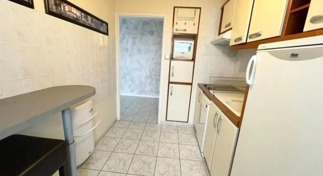 Bel Appartement avec vue sur la grande terrasse, Rezerwuj Apartament Hotele w Rhône z parkingiem, Parking