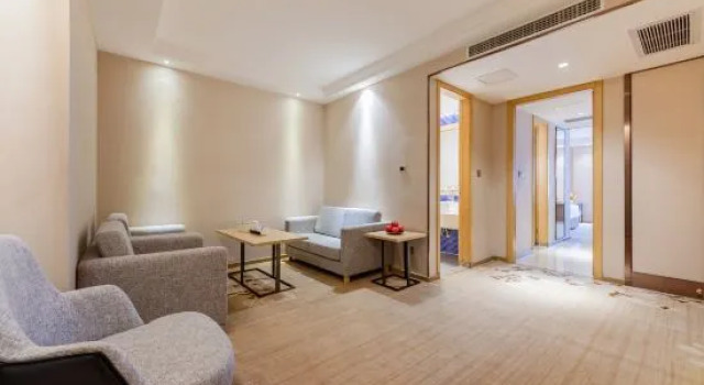 Люкс Deluxe Kyriad Marvelous Hotel Dongguan Huangjiang Jingyi