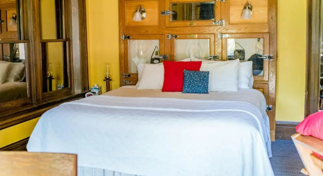 Четырёхместный номер Standard с видом на сад The Mulberry Inn -An Historic Bed and Breakfast