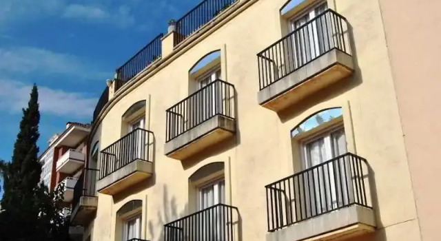 Apartments Monjardi Beach Lloret, Boek Appartement Girona Catalonië