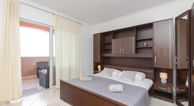 Beautiful Home in Blato With Wifi and 5 Bedrooms