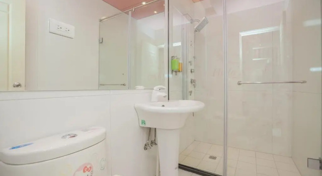 Четырёхместный номер Standard с видом на озеро Shuian Lakeside Hotel