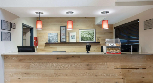 Country Inn & Suites Columbia, Rezerwuj Hotel Hotele w Columbia z basenem, Basen