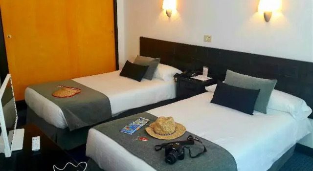 Двухместный номер Standard с балконом Hotel Miramar