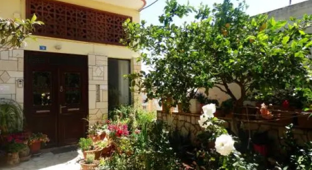 Eleni Studios, Забронировать Отель Отели East Crete с парковкой, Парковка