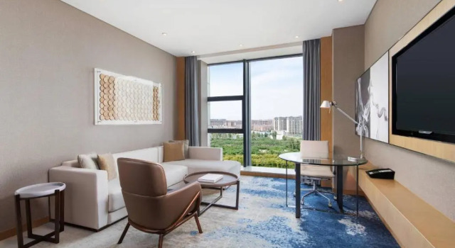 Люкс Executive c 1 комнатой Courtyard by Marriott Zhengzhou Airport