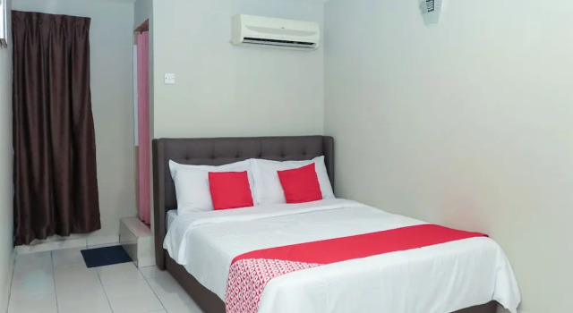 Двухместный номер Deluxe Prima Saujana Budget Hotel by Rooms