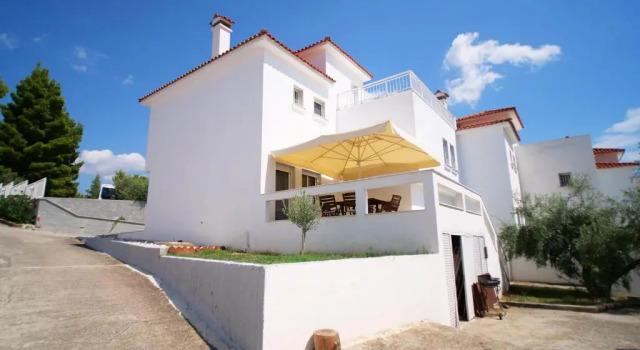 Коттедж с 3 комнатами Sithonia Lodge