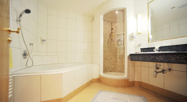 Люкс с балконом Thermal-Badhotel Kirchler