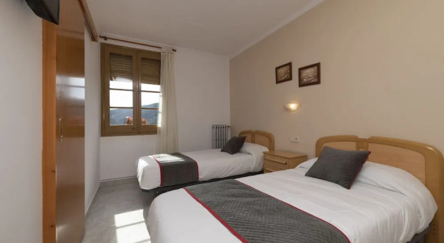 Двухместный номер Standard Hostal Montserrat