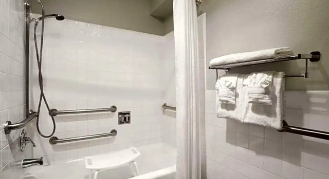 Четырёхместный номер Standard Days Inn by Wyndham Lacey Olympia Area