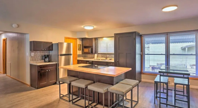 Sleek Deadwood Getaway < 1 Mi to Downtown!, Забронировать Апартаменты/квартира Дедвуд Black Hills National Forest