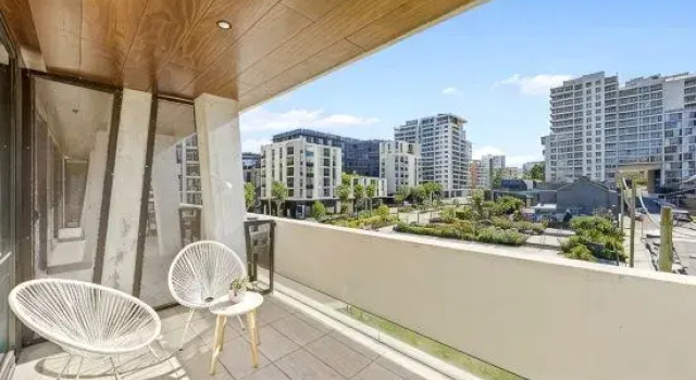 Stunning 2 Bedroom Apt at Waterloo, Забронировать Отель Отели Уотерлу 4 звезды, 4*