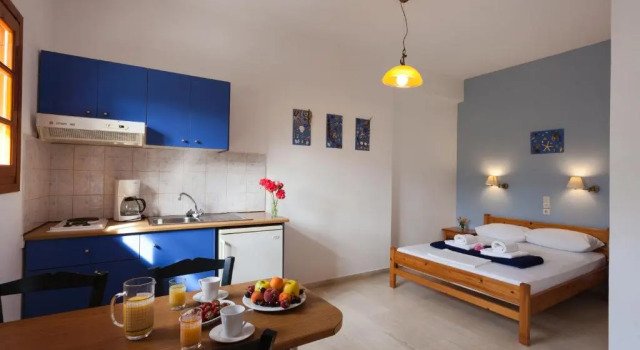 Четырёхместный номер Standard с видом на сад Flisvos Rooms