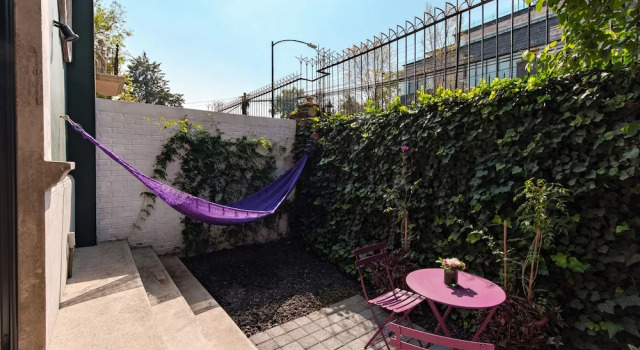 Номер Executive Pug Seal Polanco Anatole France