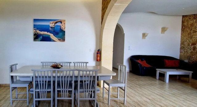 Апартаменты Modern 4-bed Home in Ix-xaghra, Valley View Pool