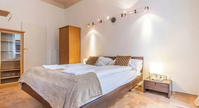 Chic 2BR City Stay Central Location