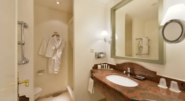 Семейный номер Standard с балконом Hotel La Barcarolle