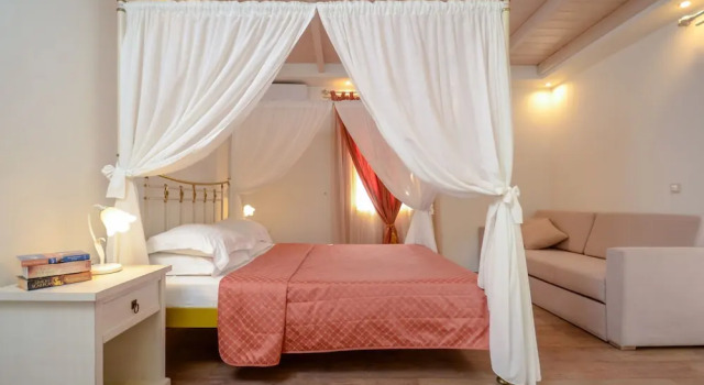 Полулюкс с балконом Aeolis Boutique Hotel