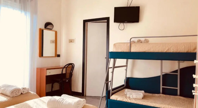 Четырёхместный номер Standard Hotel Garisenda sul Lungomare Riccione B&BRUNCH