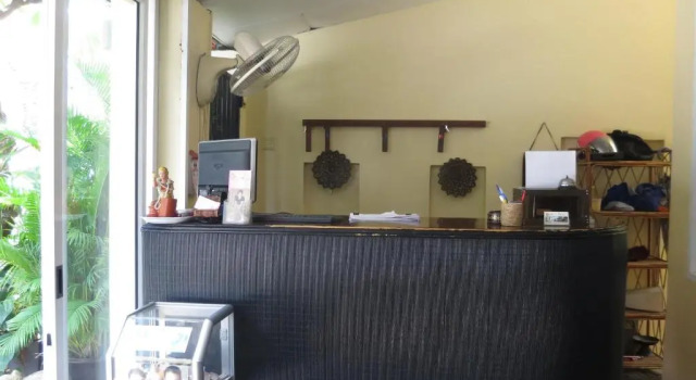 Goldie Guesthouse, Buchen Sie Pension Hotels in Kandal mit Parkplatz, Parkplätze
