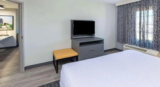 Двухместный люкс La Quinta Inn & Suites by Wyndham Ardmore