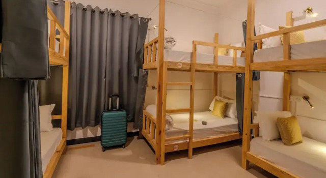 Кровать в общем номере (женский номер) The Social Stays Bangalore