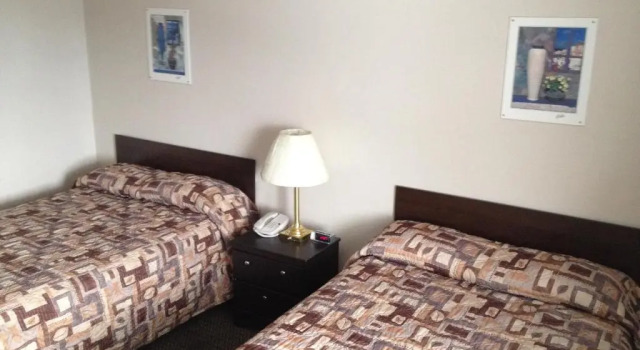 Четырёхместный номер Standard Airport Motor Inn